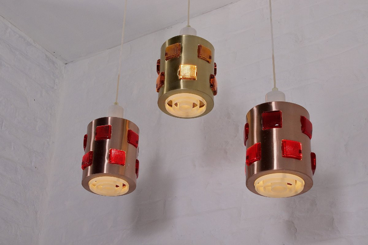 Trois lustres laiton et aluminium, Suède, années 60.