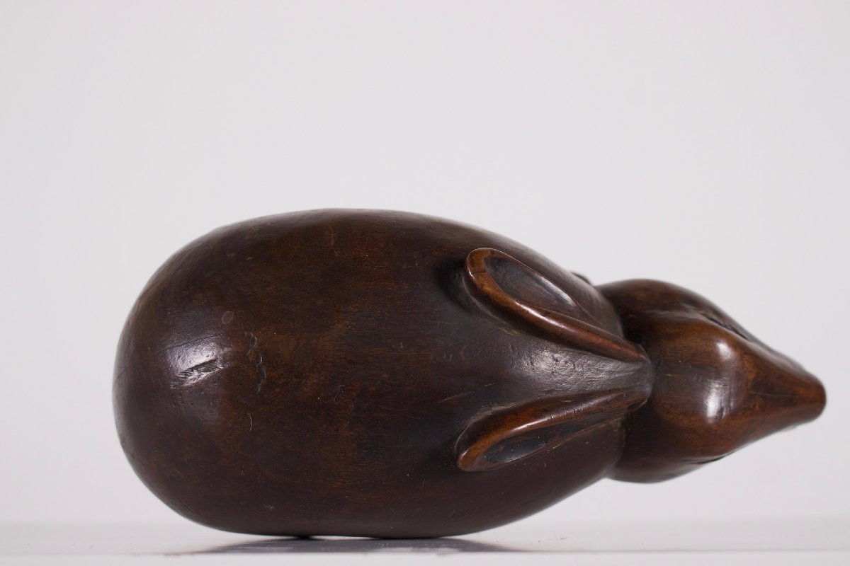 Petite sculpture en bois représentant un lapin, Japon.-photo-1