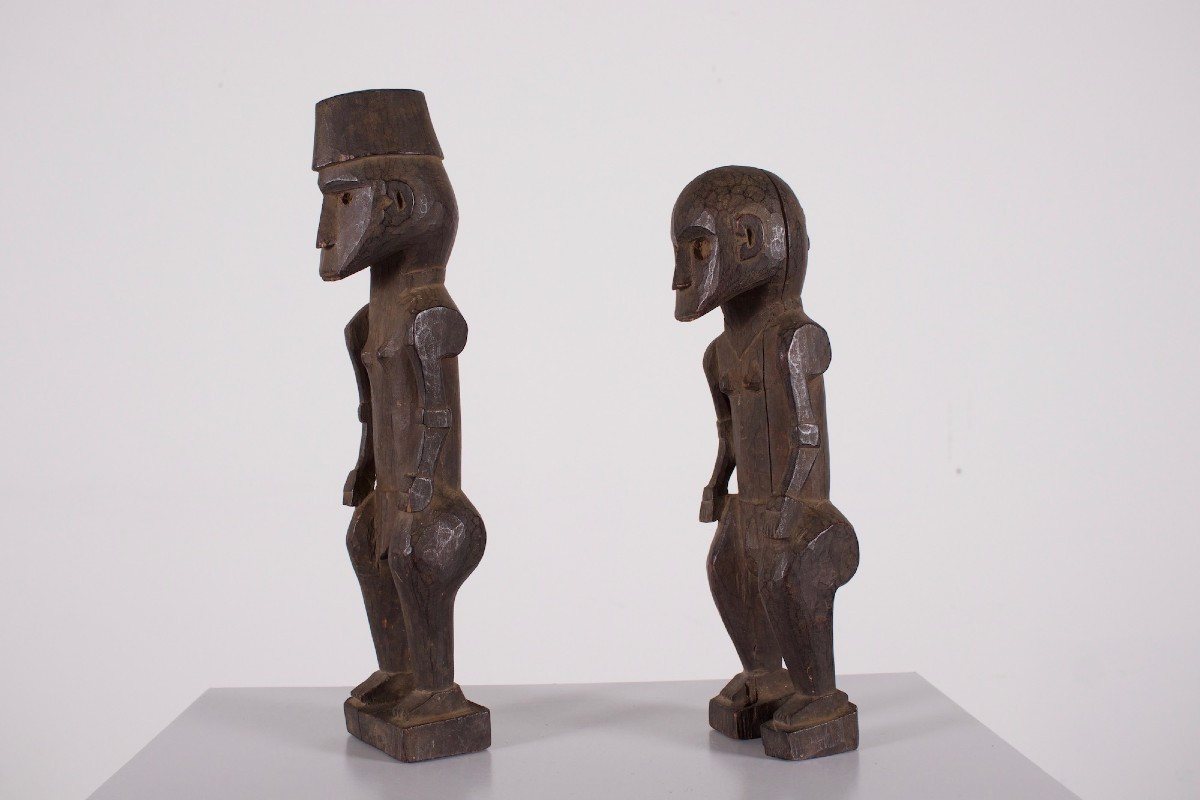 Sculptures antiques figurant un couple, Timor Oriental.  -photo-3