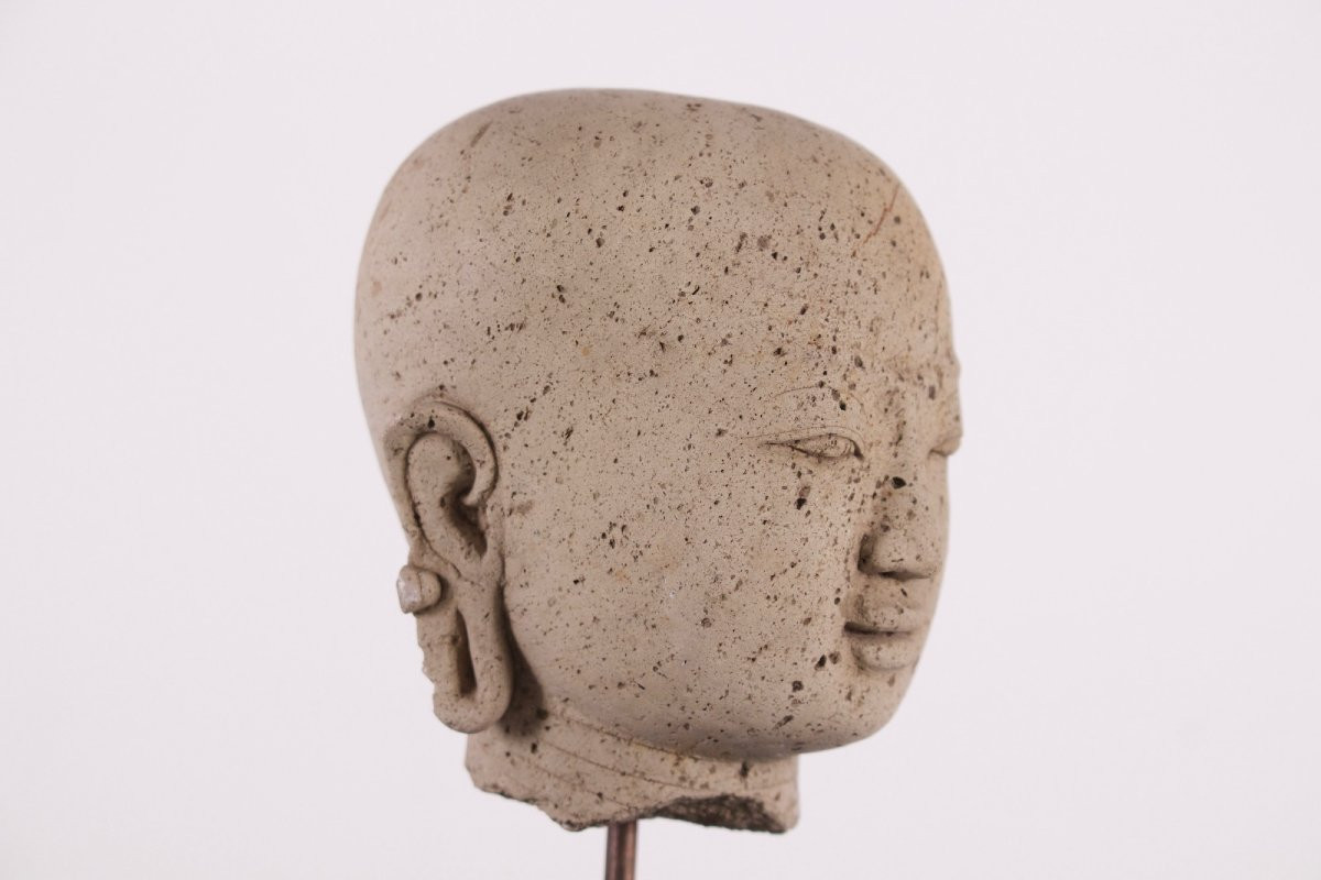 Statue en tuf d'une tête de Bouddha, Thaïlande, 15 ème siècle.-photo-2