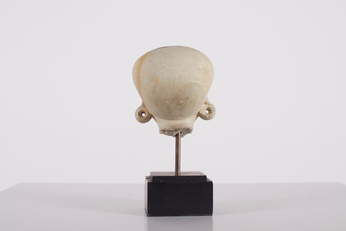 Sculpture de tête de femme en tuf, Sumatra 13/15 ème siècle.-photo-1