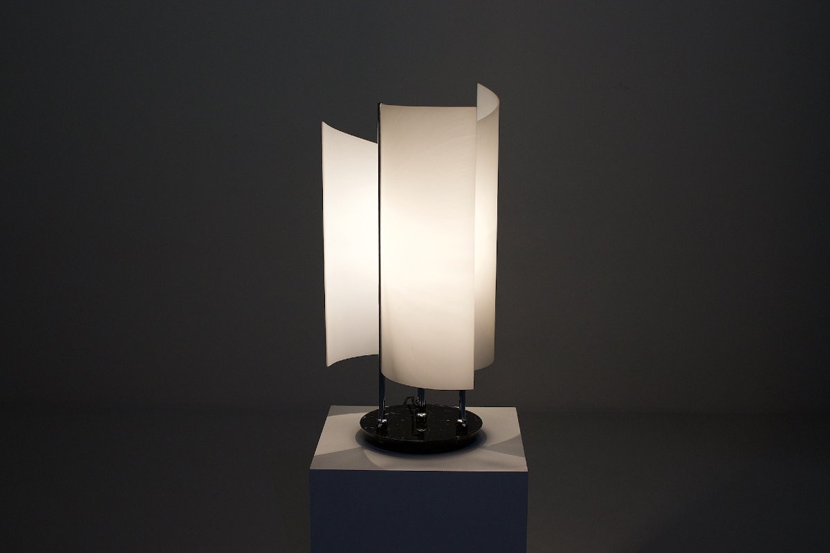 Lampe à poser  mobile modèle  « Arianna », années 70.