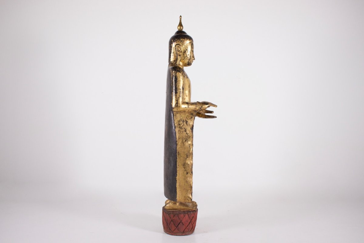 Imposante sculpture d'un Bouddha debout, Birmanie, bois doré.-photo-4