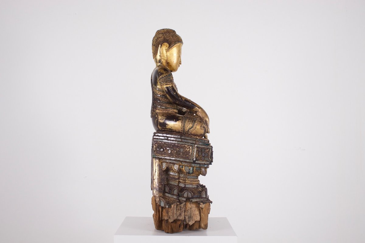  Statue en bois doré du Bouddha Bhaishajyaguru, Birmanie, 18 ème siècle.