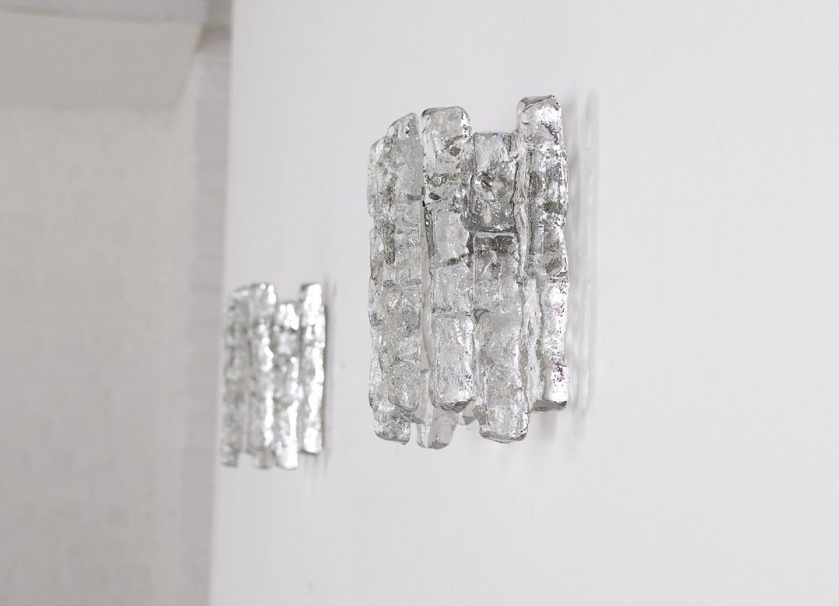 Ensemble de deux appliques en verre épais sculpté, années 70.-photo-2