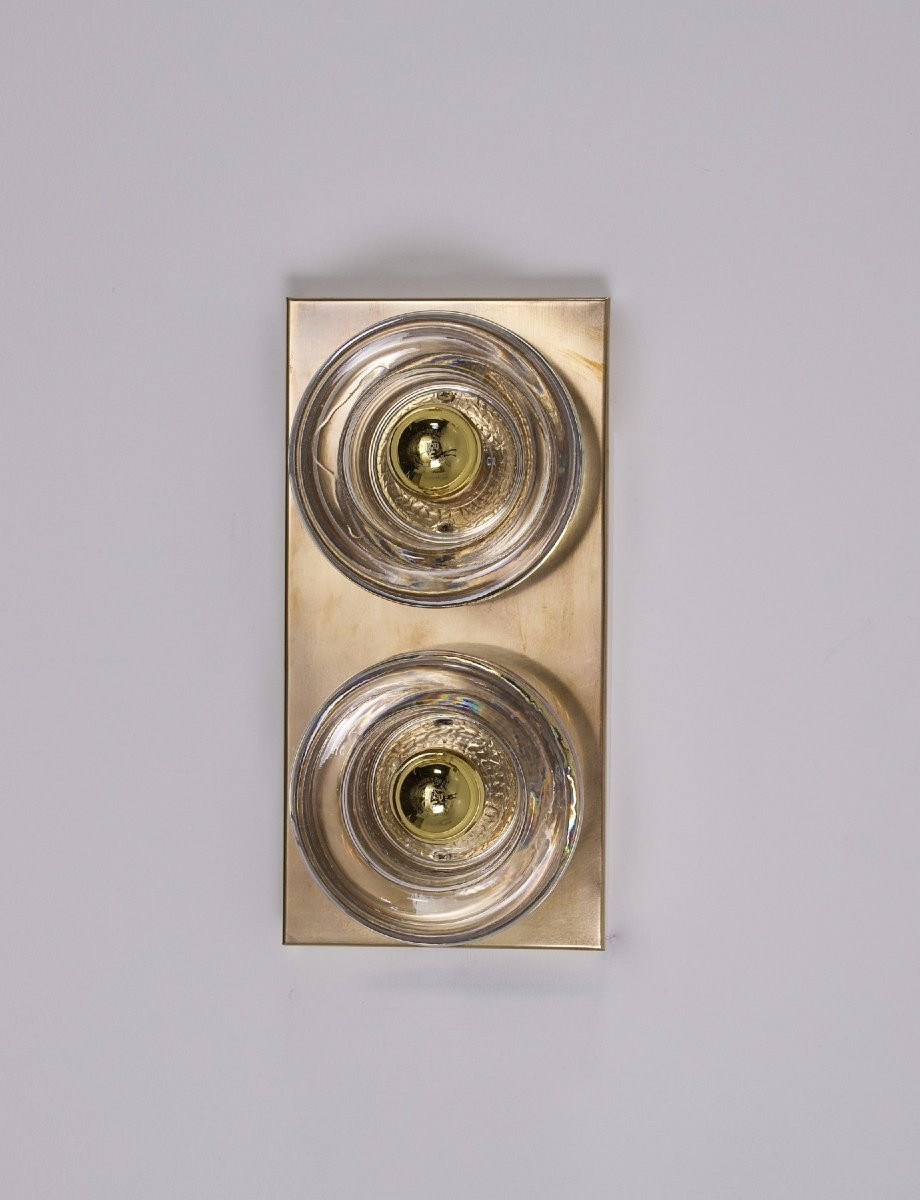 Deux doubles appliques « Cylindres » en verre moulé et laiton, années 70.-photo-1