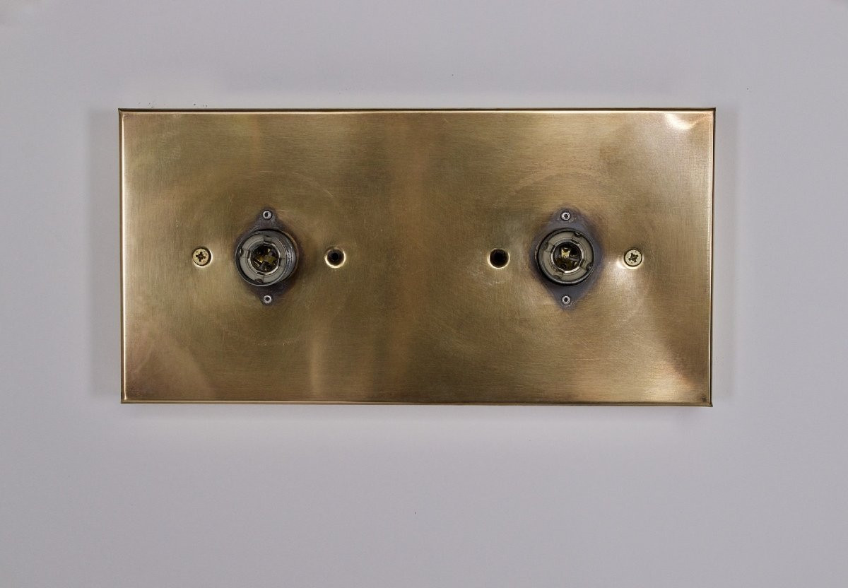 Deux doubles appliques « Cylindres » en verre moulé et laiton, années 70.-photo-3