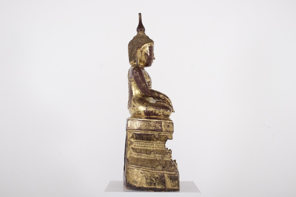  Statue en bois doré d'un Bouddha Maravijaya Birman 