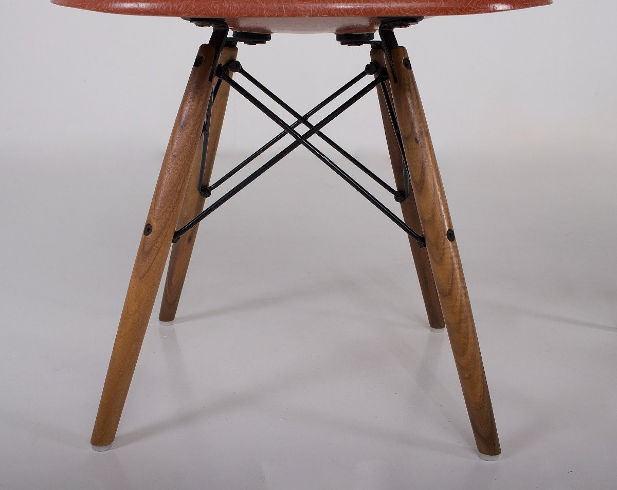 Chaises DSW Charles Eames Herman Miller et Mobilier International.-photo-1