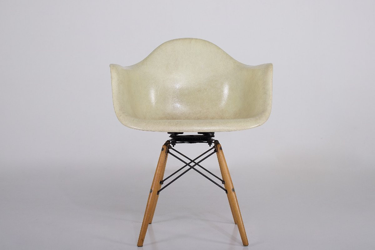 Chaise, Charles Eames modèle "PAW" pour  Herman Miller et Zenith Plastics.-photo-2