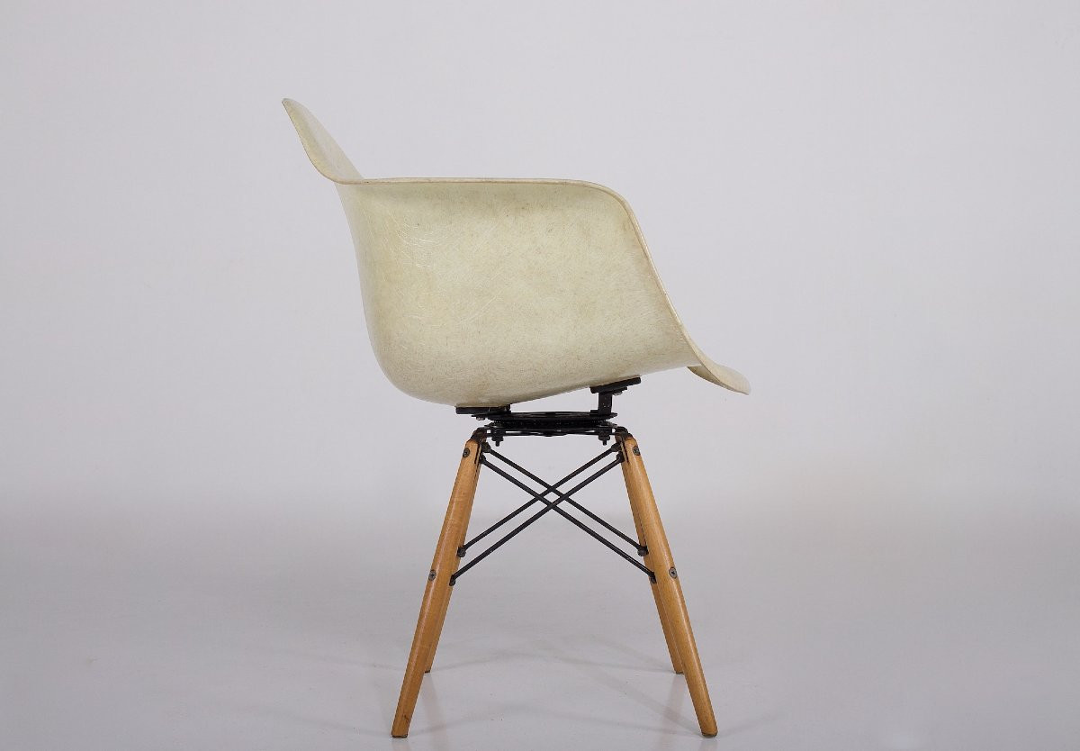 Chaise, Charles Eames modèle "PAW" pour  Herman Miller et Zenith Plastics.-photo-3