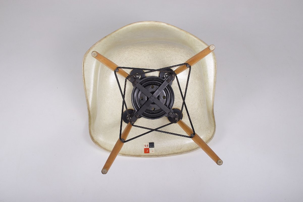 Chaise, Charles Eames modèle "PAW" pour  Herman Miller et Zenith Plastics.-photo-2