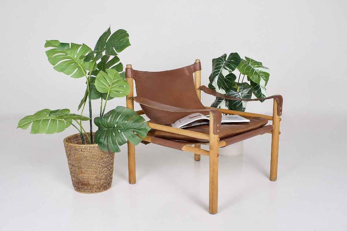 Fauteuil en cuir et chêne blond modèle " Sirocco"  Arne Norell, années 60.
