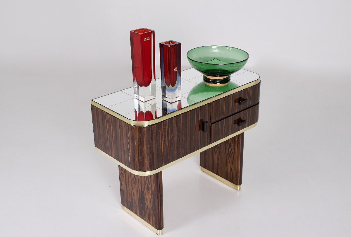 Petite  commode en ébène de Macassar et miroirs, années 50.