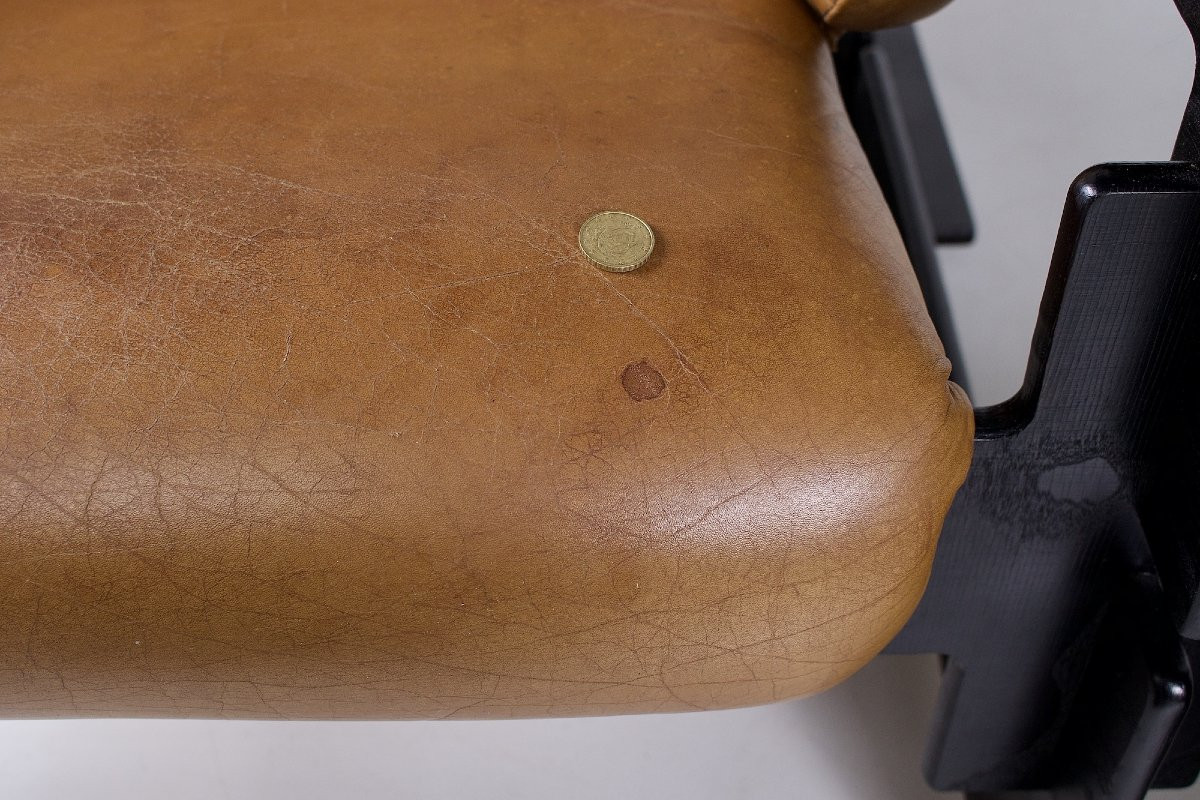 Deux  fauteuils  en cuir, modèle "Rover" par Arne Jacobsen pour Asko, années 60.-photo-5
