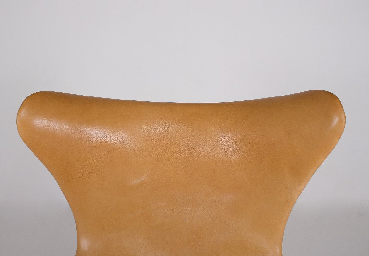 Fauteuil Egg avec Ottoman – Arne Jacobsen-photo-2