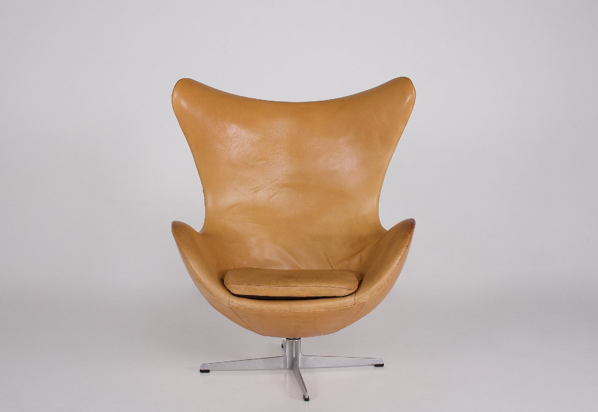 Fauteuil Egg avec Ottoman – Arne Jacobsen-photo-3