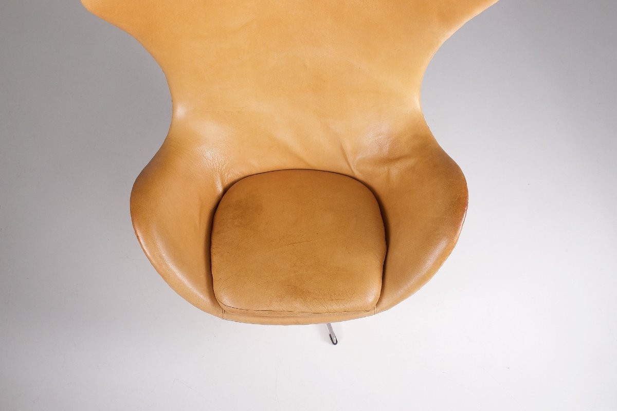 Fauteuil Egg avec Ottoman – Arne Jacobsen-photo-6