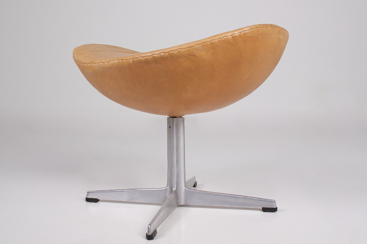 Fauteuil Egg avec Ottoman – Arne Jacobsen-photo-4