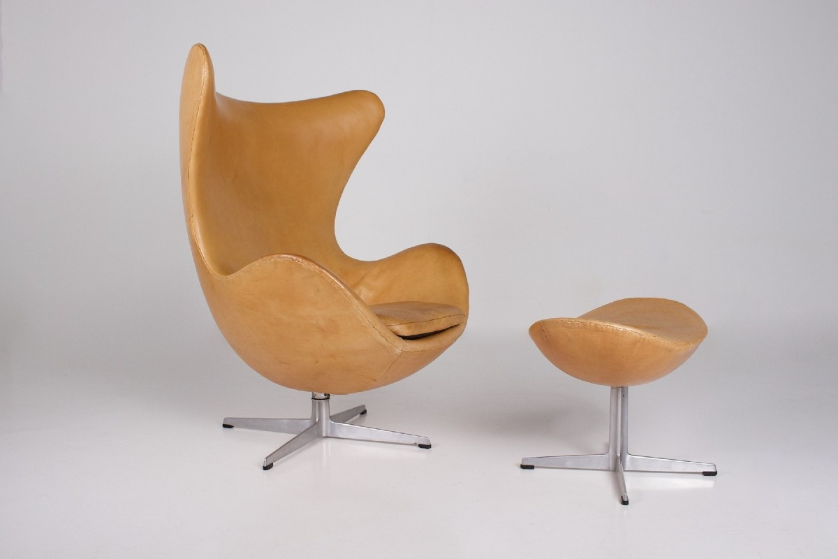 Fauteuil Egg avec Ottoman – Arne Jacobsen