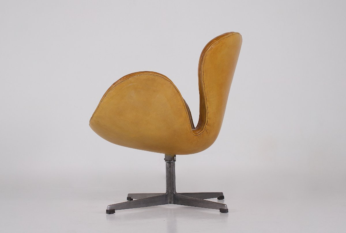 Fauteuil Swan en Cuir – Arne Jacobsen-photo-2