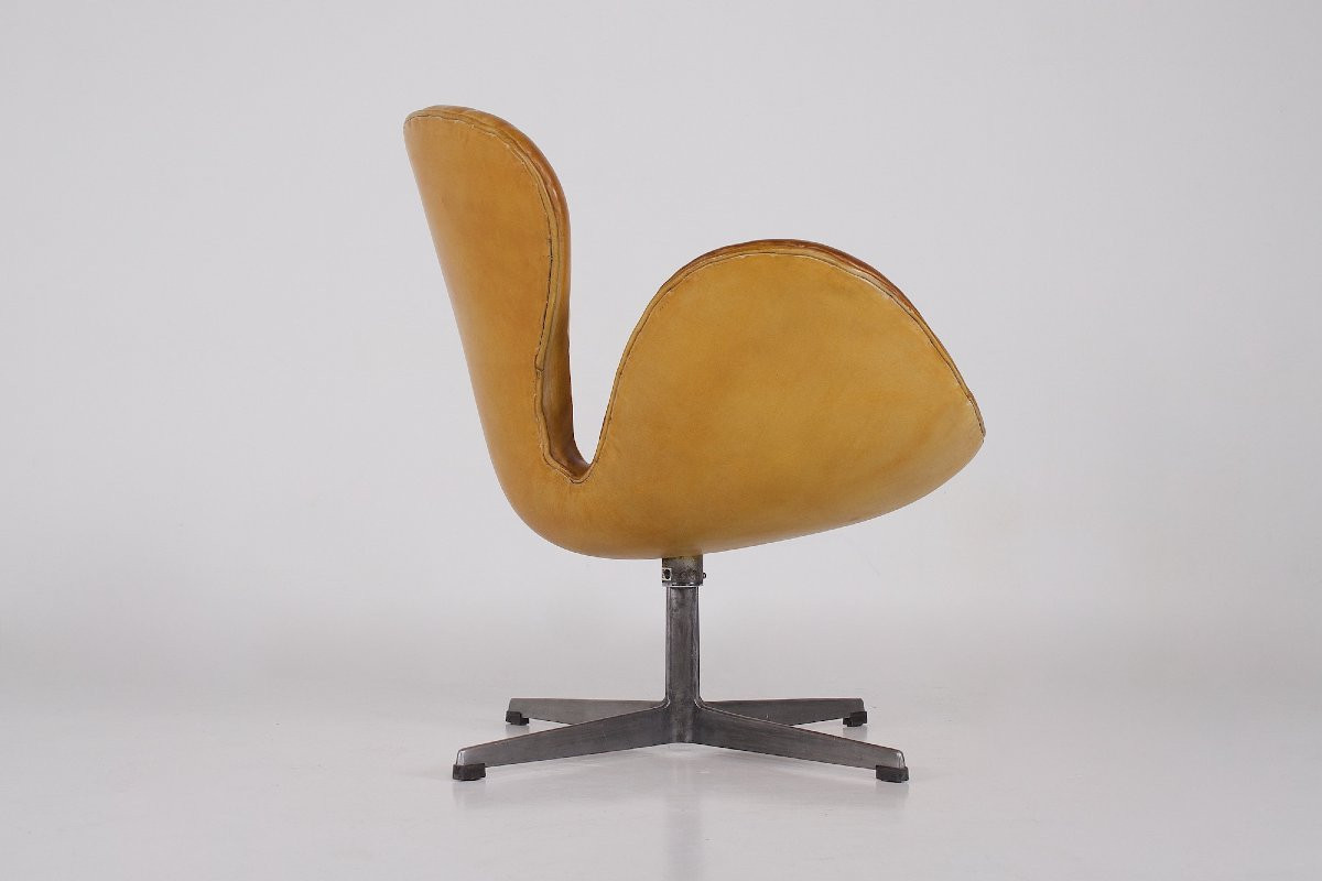 Fauteuil Swan en Cuir – Arne Jacobsen-photo-4
