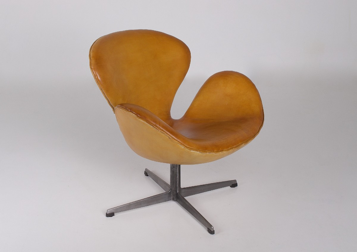 Fauteuil Swan en Cuir – Arne Jacobsen