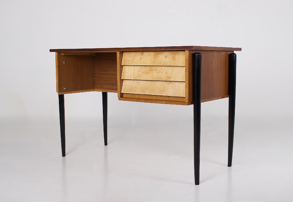 Petit bureau de milieu moderniste scandinave