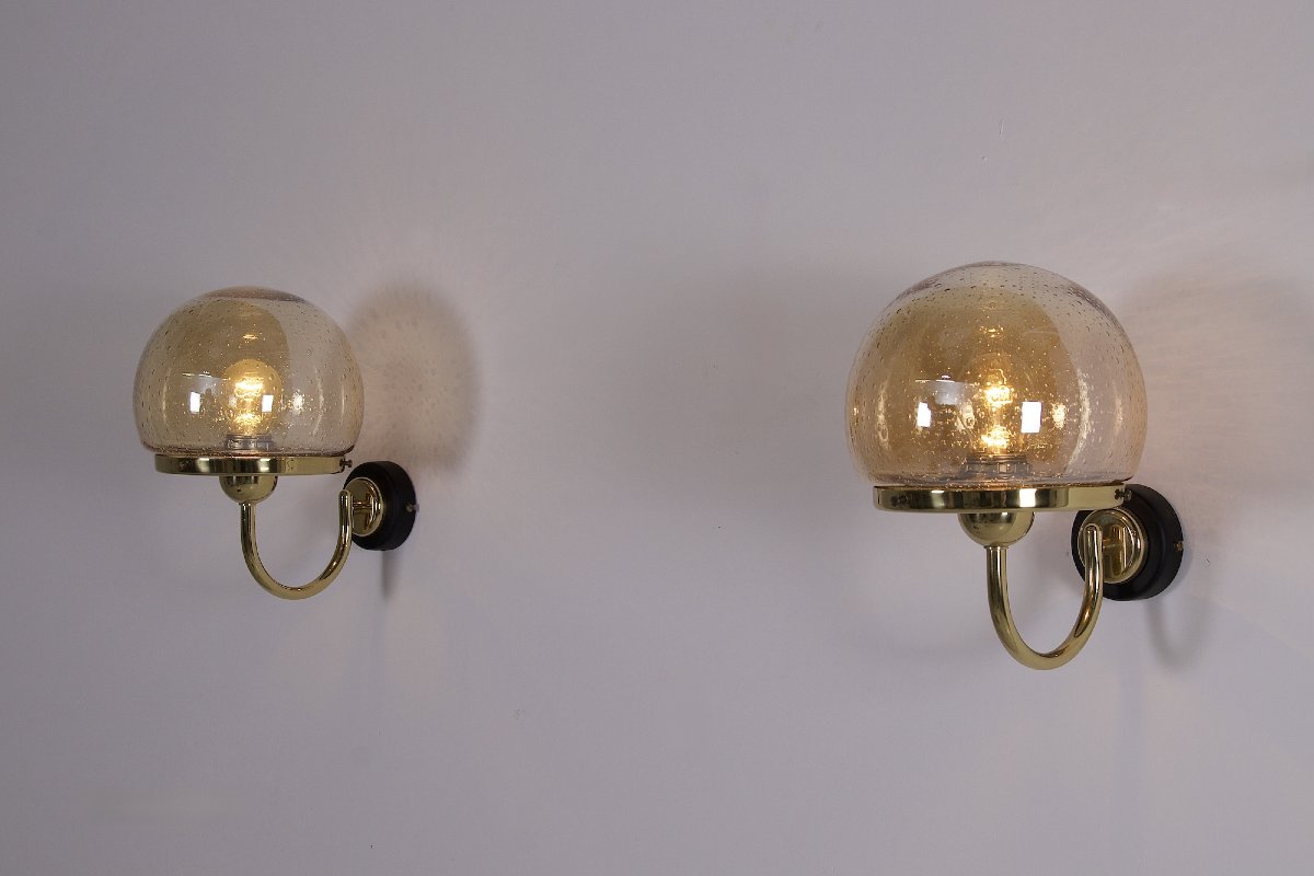 Paire d'appliques murales en laiton et cristal bullé, années 70.