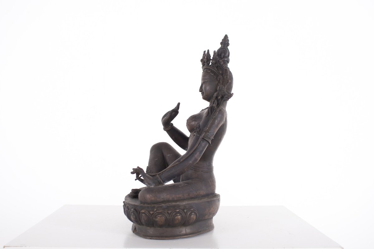 Statue en alliage cuivreux d'une divinité féminine népalaise, XIX ème siècle-photo-3