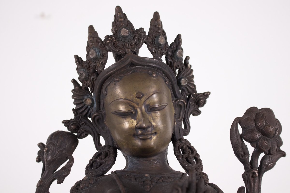 Sculpture en alliage cuivreux d'une divinité féminine népalaise, XIX ème siècle.-photo-3
