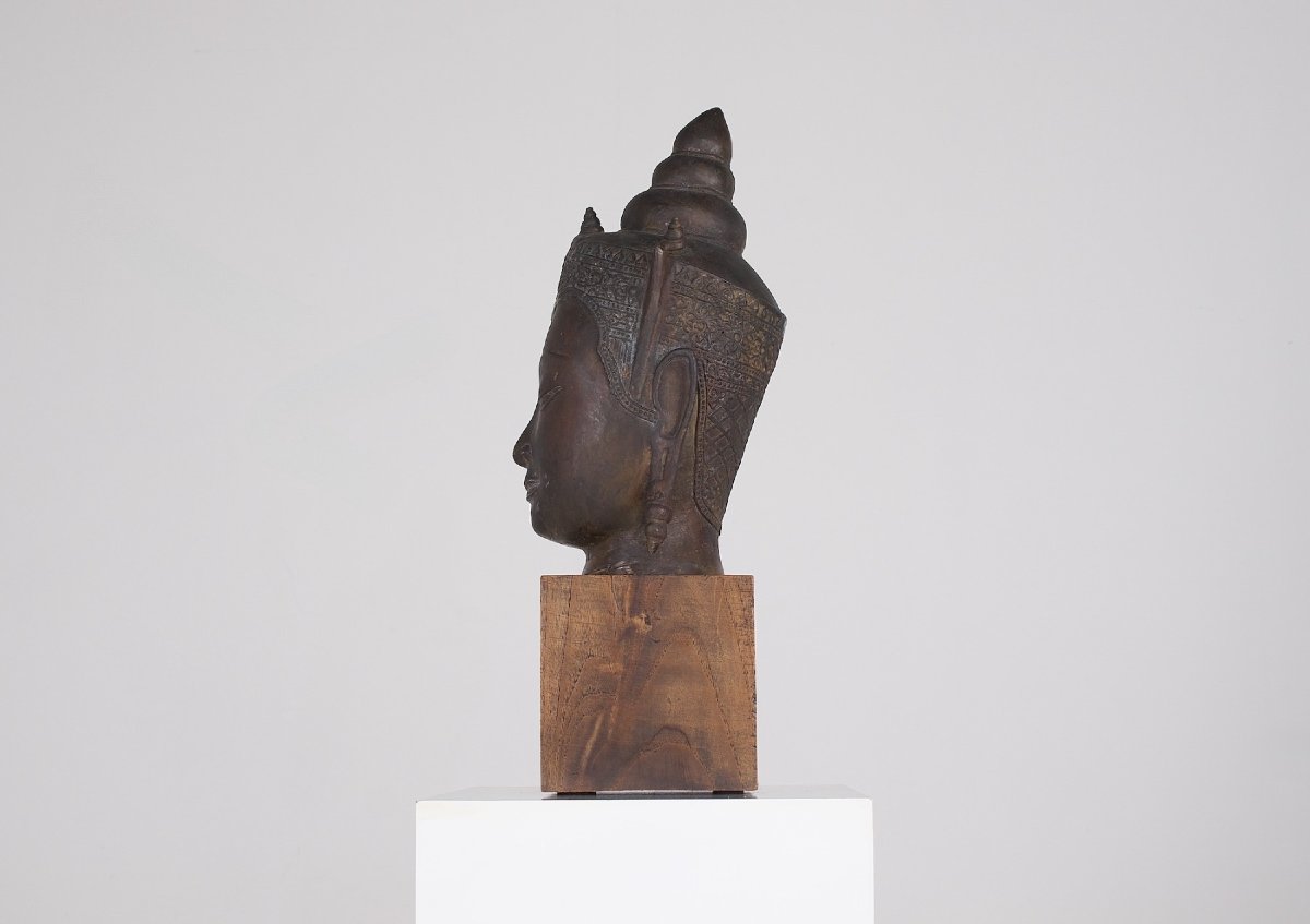 Sculpture en bronze d'une tête de Bouddha,  20 ème siècle.-photo-4