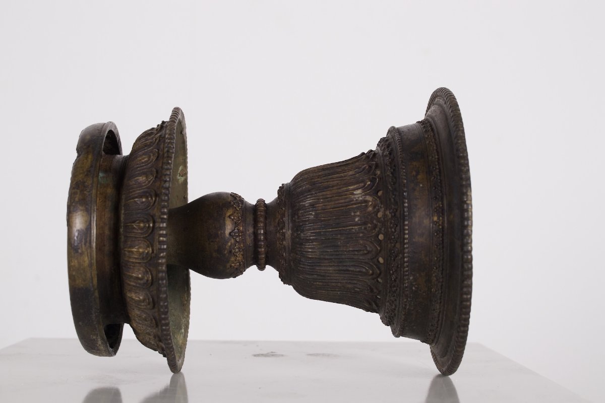 Traditional Bronze Oil Lamp, Nepal, 19th Century.-photo-3