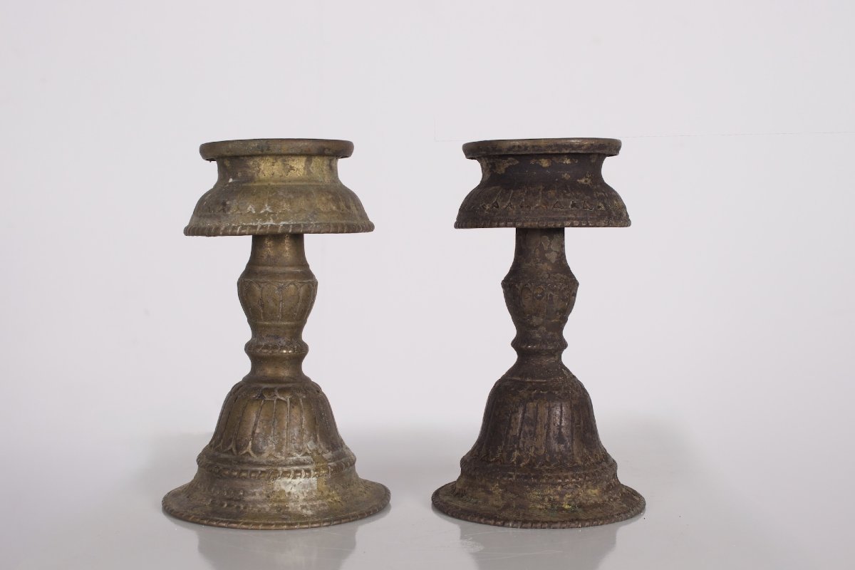Deux lampes à ghee traditionnelles en bronze, Népal.