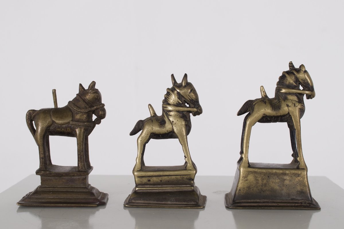 Three Bronze Statues Of Horsemen, Western India, 18th Century.-photo-4