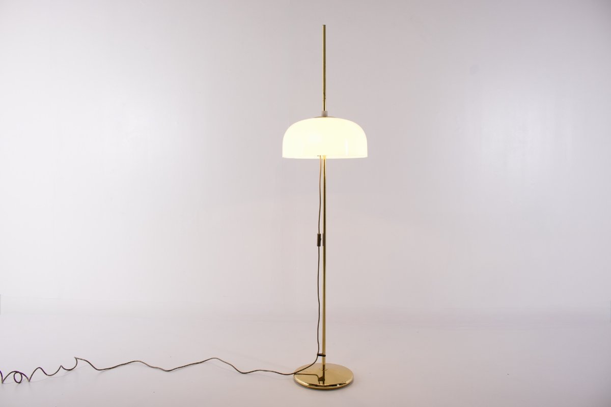 Lampadaire modulable en laiton et acrylique, années 1970.