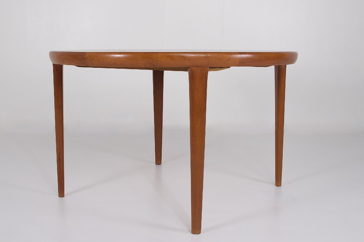 Extendable Teak Round Table, Vv Mobler, Denmark, 1960s. 