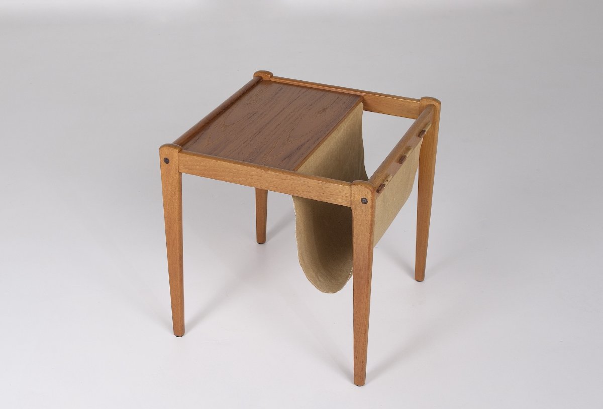 Table d'appoint/porte-journaux , teck, Danemark, années 60.