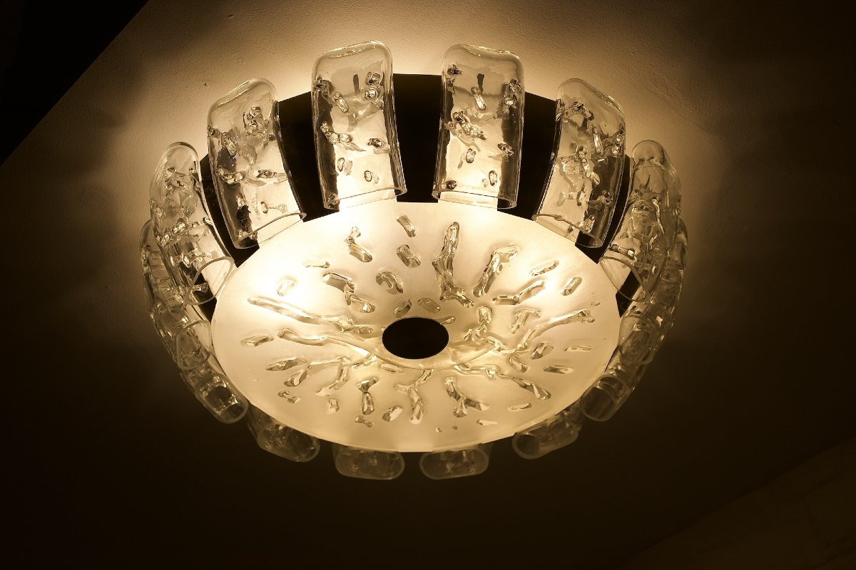 Imposant plafonnier en cristal, Doria éditeur.