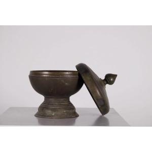 Antique bol à couvercle en bronze, Biramanie.
