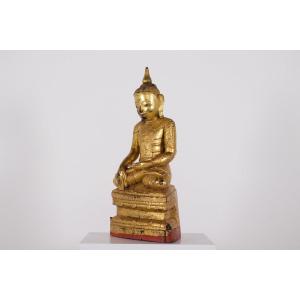 Statue de Bouddha Birman en bois doré, 19 ème siècle.