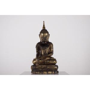Bouddha Shan en bhumisparsha mudra, bois doré, Birmanie
