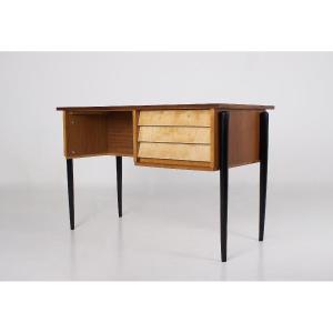Petit bureau de milieu moderniste scandinave