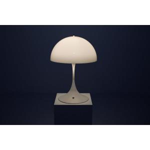 Lampe à poser modèle "Panthella" en acrylique, Verner Panton, années 1970.