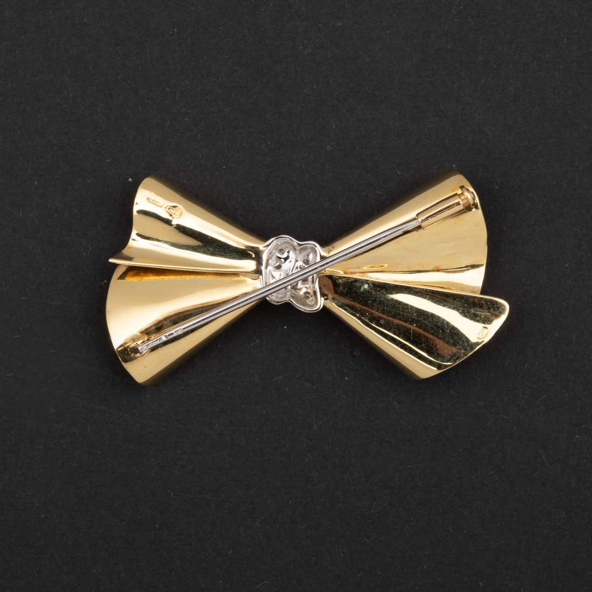 3254 – Yellow Gold And Gray Diamond Knot Brooch-photo-4