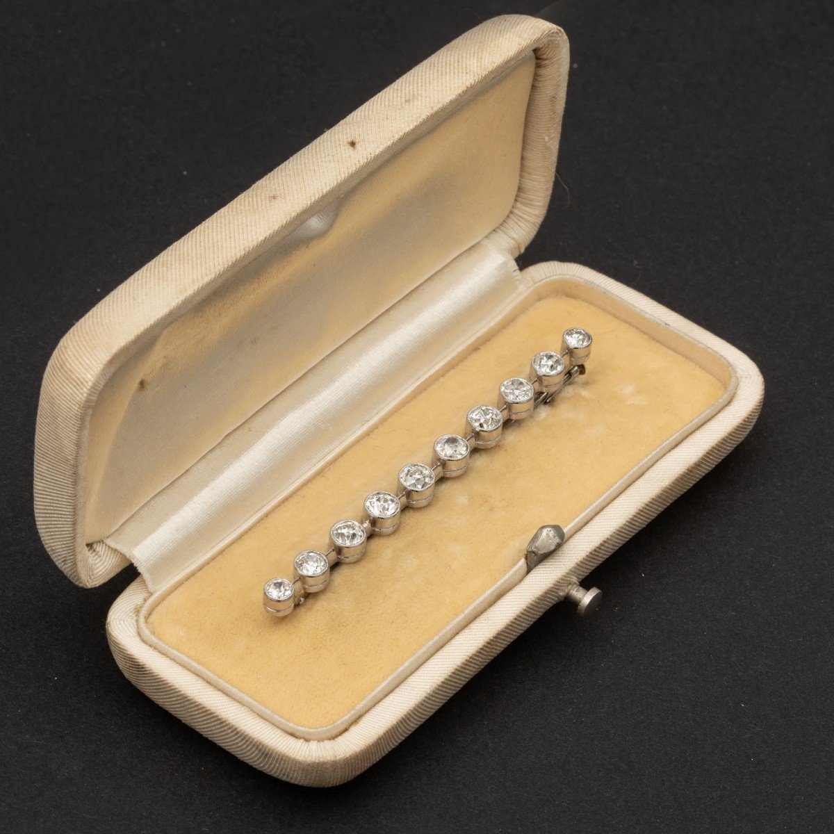 3315 – Art Deco Diamond Bar Brooch 1.80 Ct-photo-1