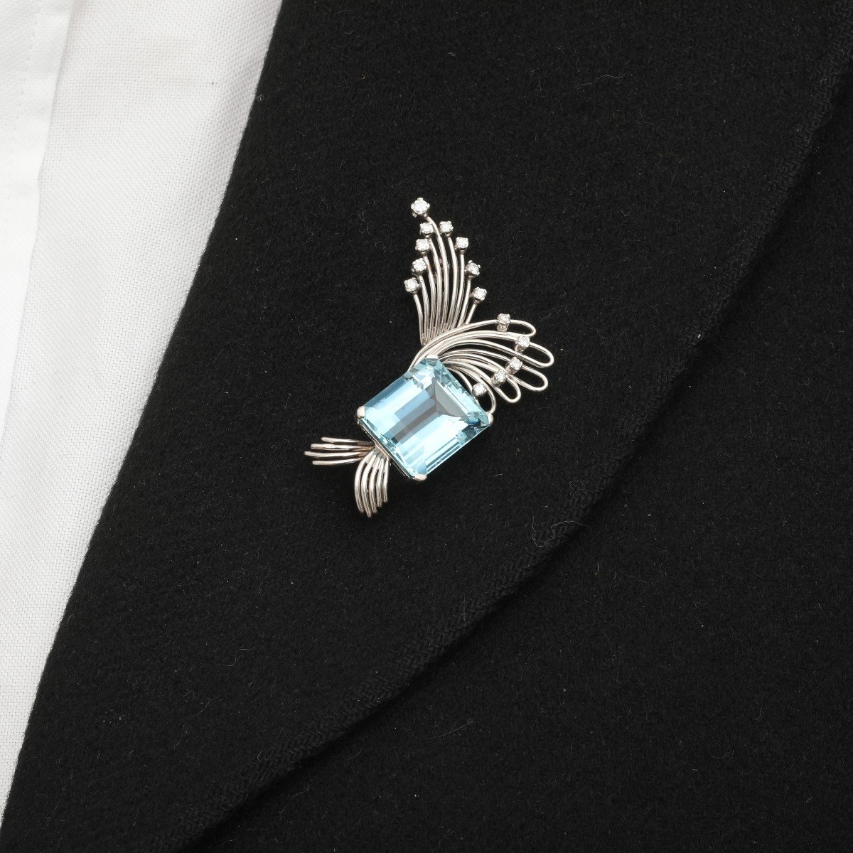 1929 – White Gold Aquamarine Diamond Brooch-photo-3