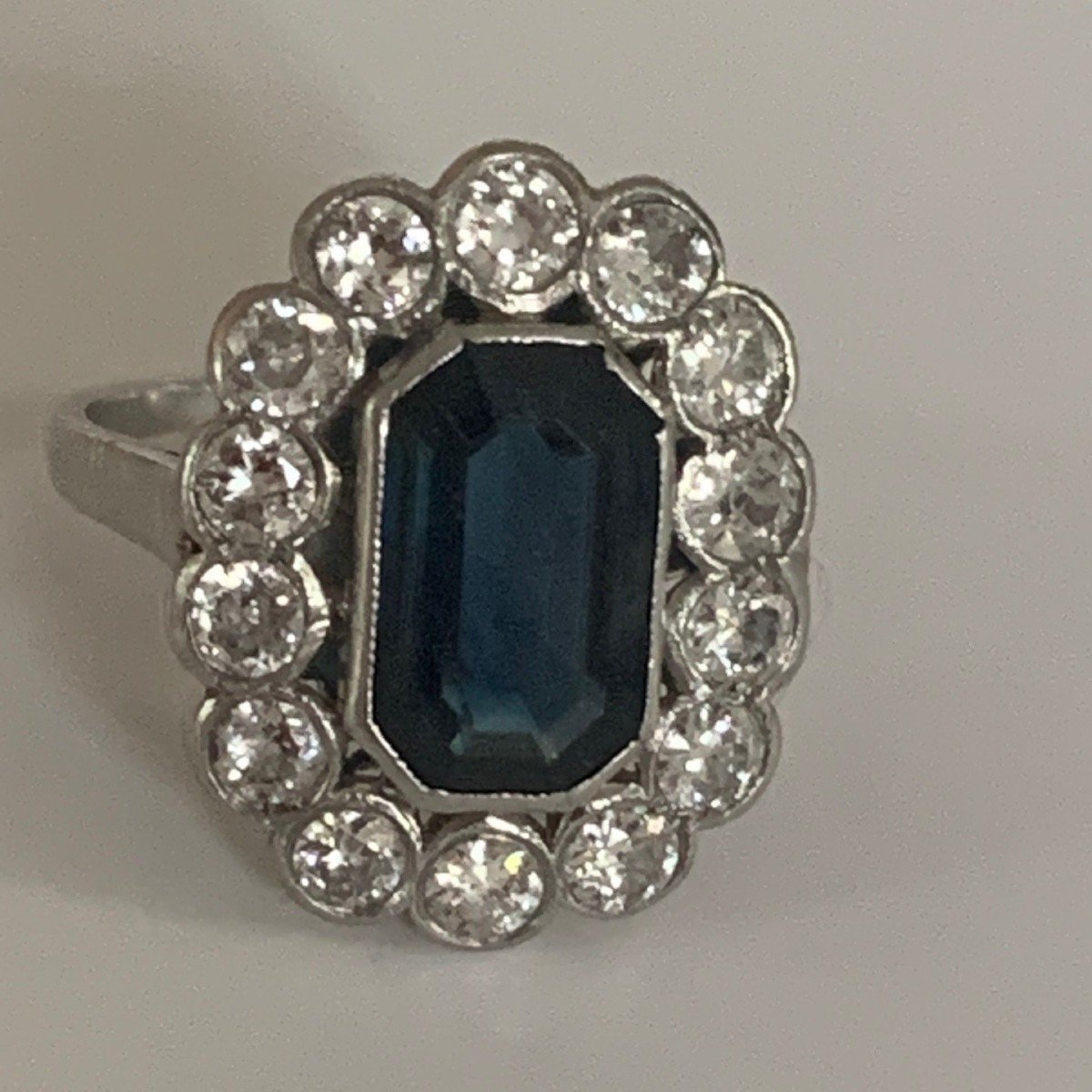  2164 – Bague Platine Saphir Diamants Années 25