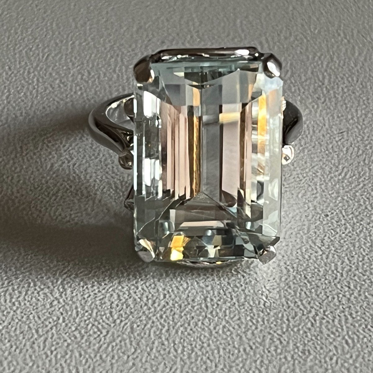 3476 – White Gold Aquamarine Ring