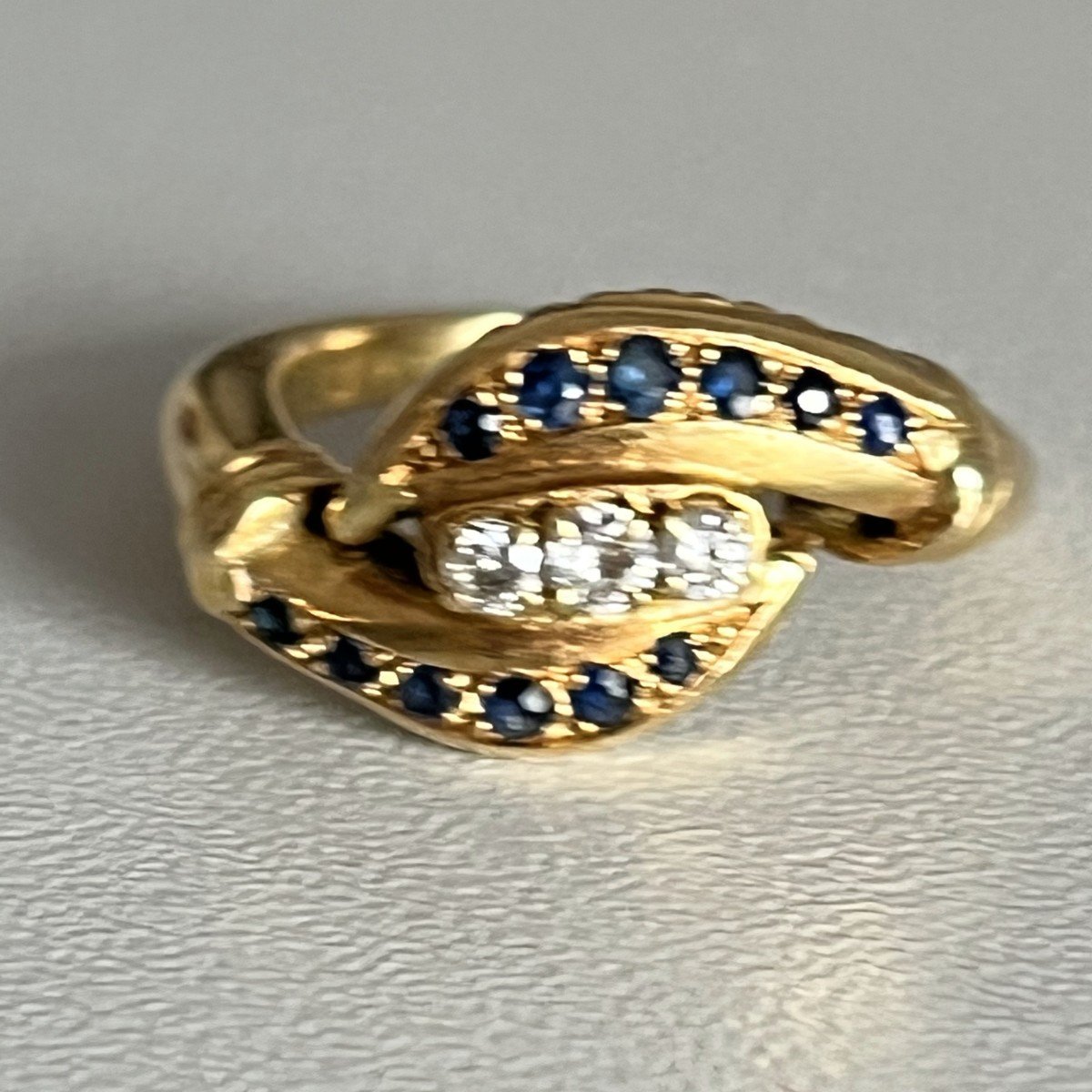 3721– Mellerio Ring Yellow Gold Sapphire Diamonds